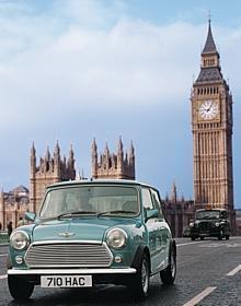 Nach 41 Jahren und mehr als 5,3 Millionen produzierten Einheiten verließ am 4. Oktober 2000 der letzte classic Mini das Werk Longbridge. Bereits ein halbes Jahr zuvor war die Entscheidung gefallen, den modernen MINI in Oxford zu fertigen.